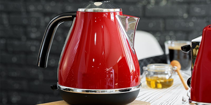 Red kettle with black handle.